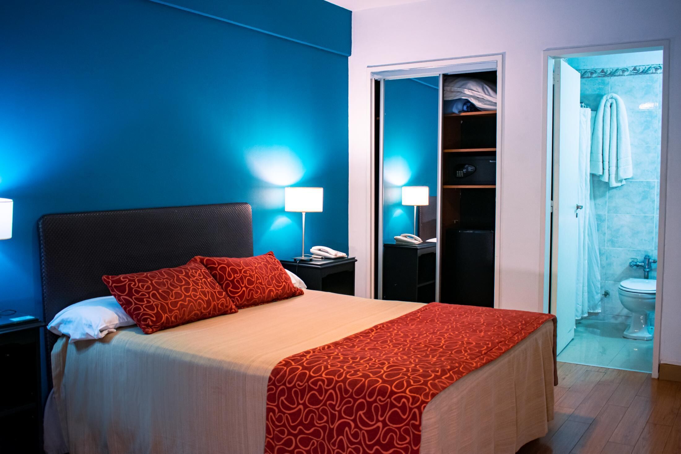 Down duvets, in-room safe, individually decorated, desk