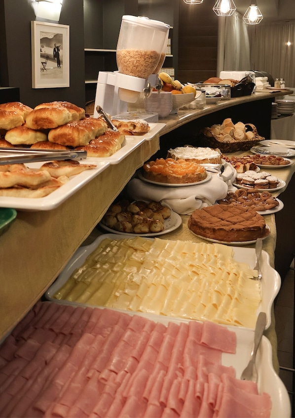 Gratis kontinental frukost varje dag 