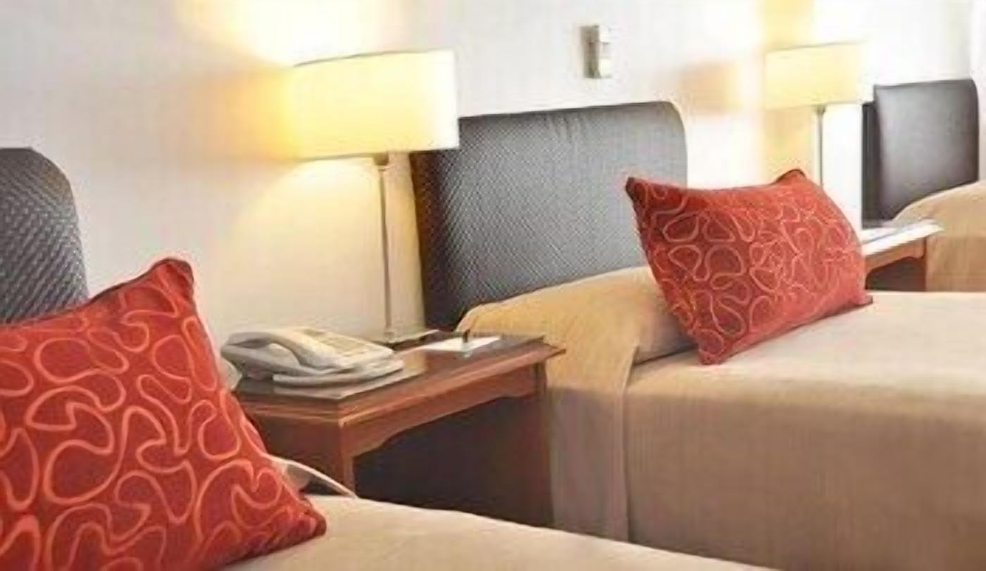 Edredons de pluma, cofres nos quartos, individualmente decorados