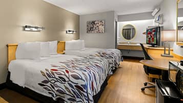 Deluxe-Zimmer, 2 Doppelbetten (Smoke Free) | 1 Schlafzimmer, Zimmersafe, Schreibtisch, Verdunkelungsvorhänge