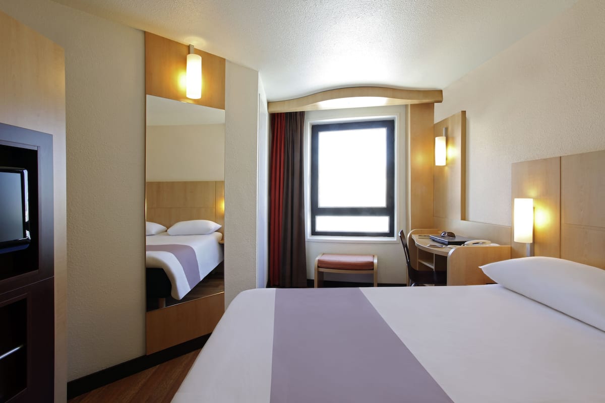 Standard Room, 1 Double Bed | Premium bedding, desk, blackout curtains, soundproofing