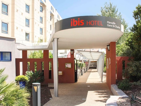 Exterior. Ibis Marseille Centre Gare Saint Charles