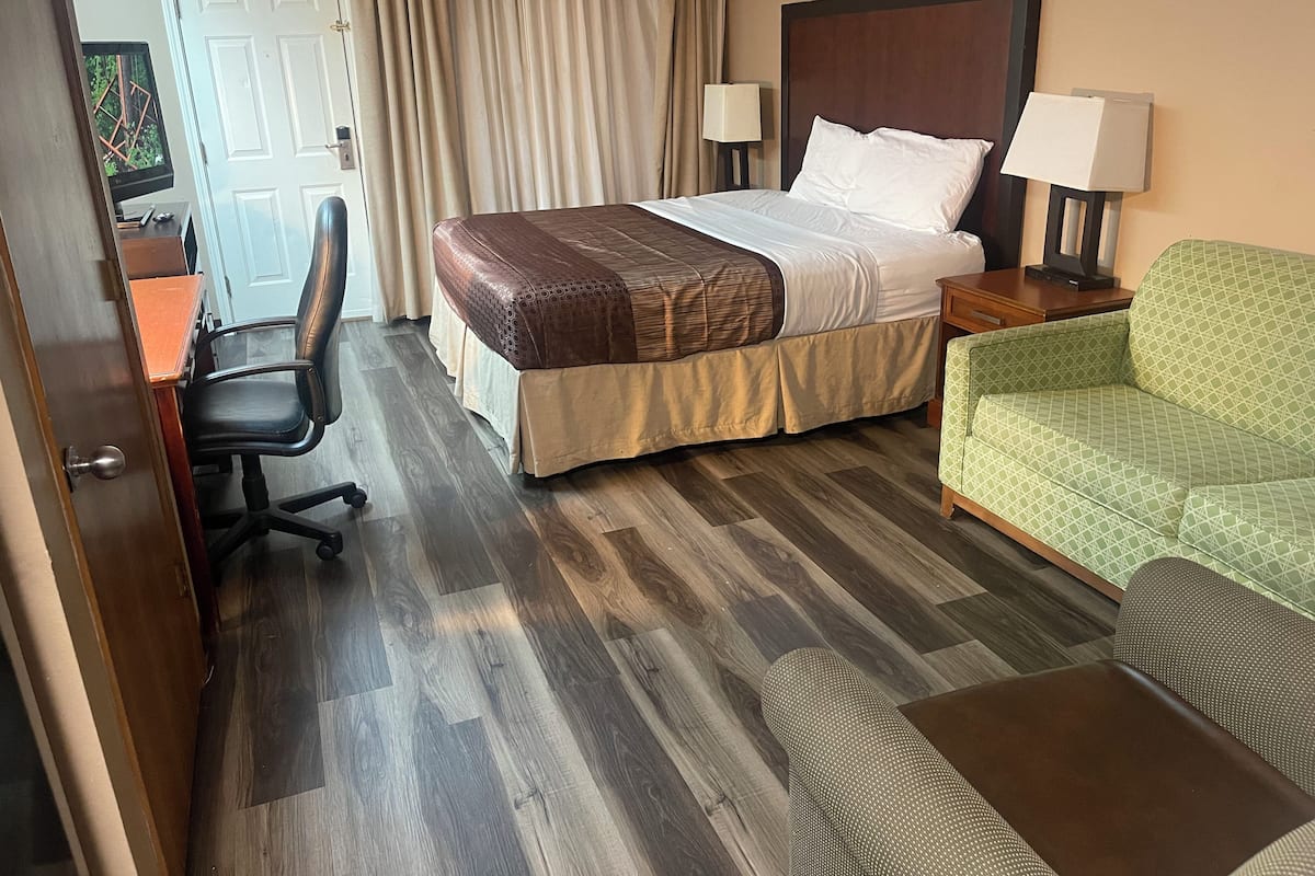 Desk, laptop workspace, iron/ironing board, rollaway beds