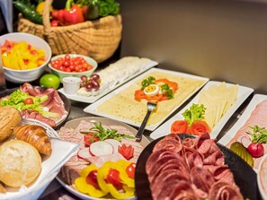 Daily buffet breakfast (EUR 17 per person) - ibis Regensburg City (Regensburg)
