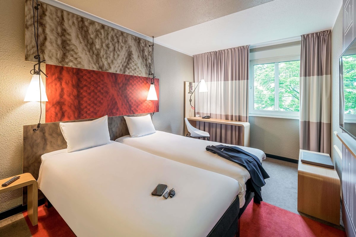 Standard Room, 2 Twin Beds | Hypo-allergenic bedding, desk, blackout drapes, soundproofing