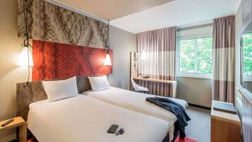 Allergikerbettwaren, Schreibtisch, Verdunkelungsvorhänge