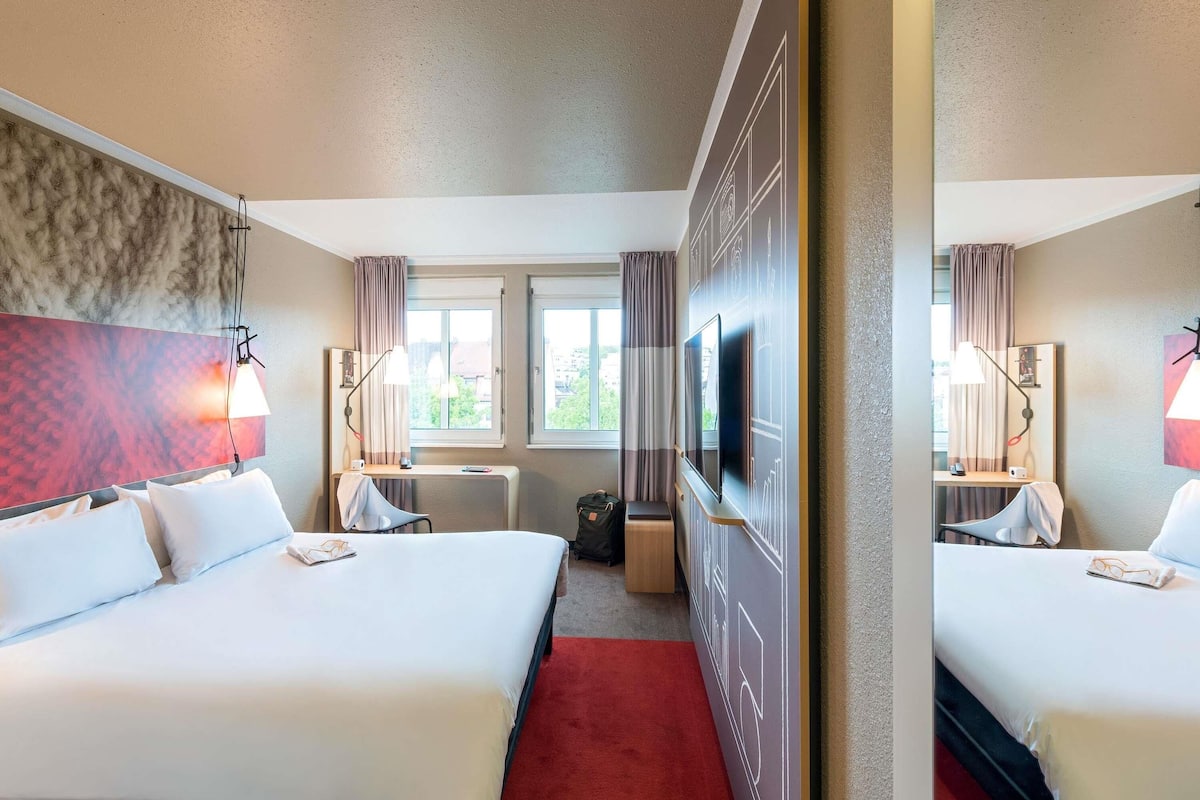 Dobbeltrom – standard, 1 dobbeltseng | Allergitestet sengetøy, skrivebord, blendingsgardiner og lydisolert