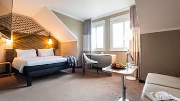 Hypo-allergenic bedding, desk, blackout curtains, soundproofing