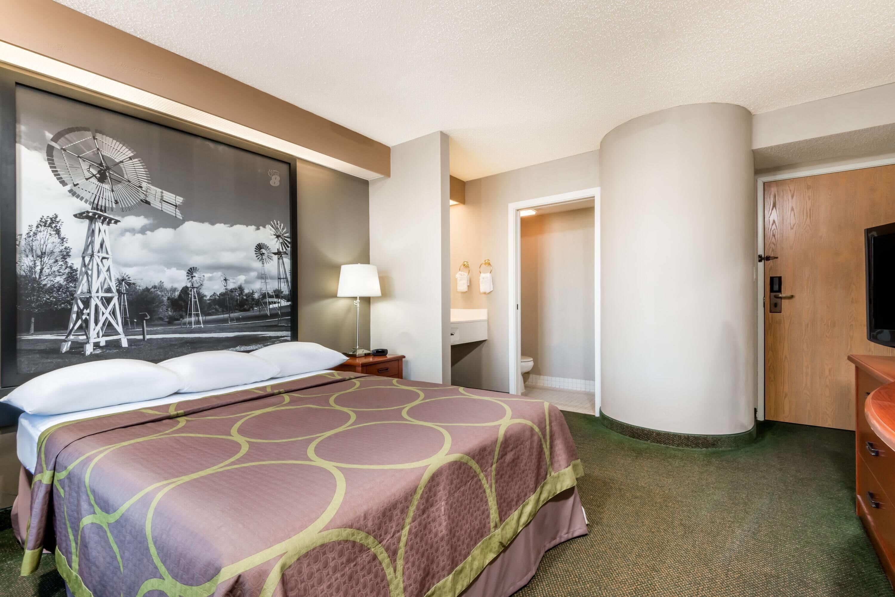 Room, Non Smoking | In-room safe, desk, soundproofing, iron/ironing board