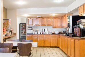 Free daily continental breakfast  - Super 8 by Wyndham Jasper (Jasper)