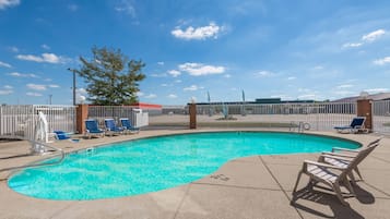 Sesongbasert utendørsbasseng