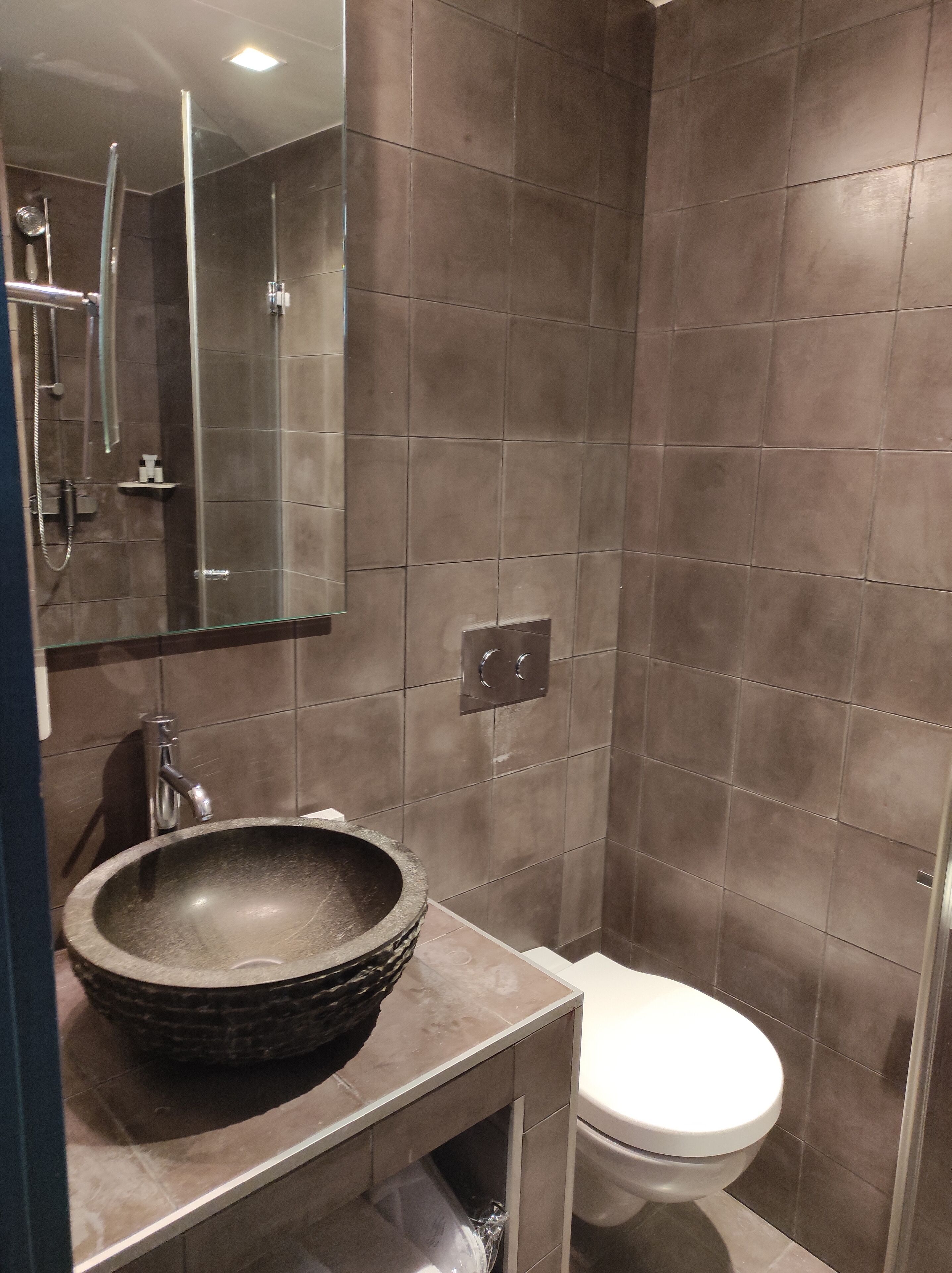 standard single room | bathroom | hair dryer, bathrobes, slippers, towels