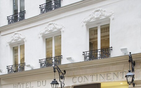 A building with the sign "Hôtel du Continent" indicating a hotel.