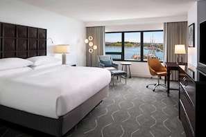Premium bedding, pillow-top beds, in-room safe, desk - Renaissance Baltimore Harborplace Hotel (Baltimore)