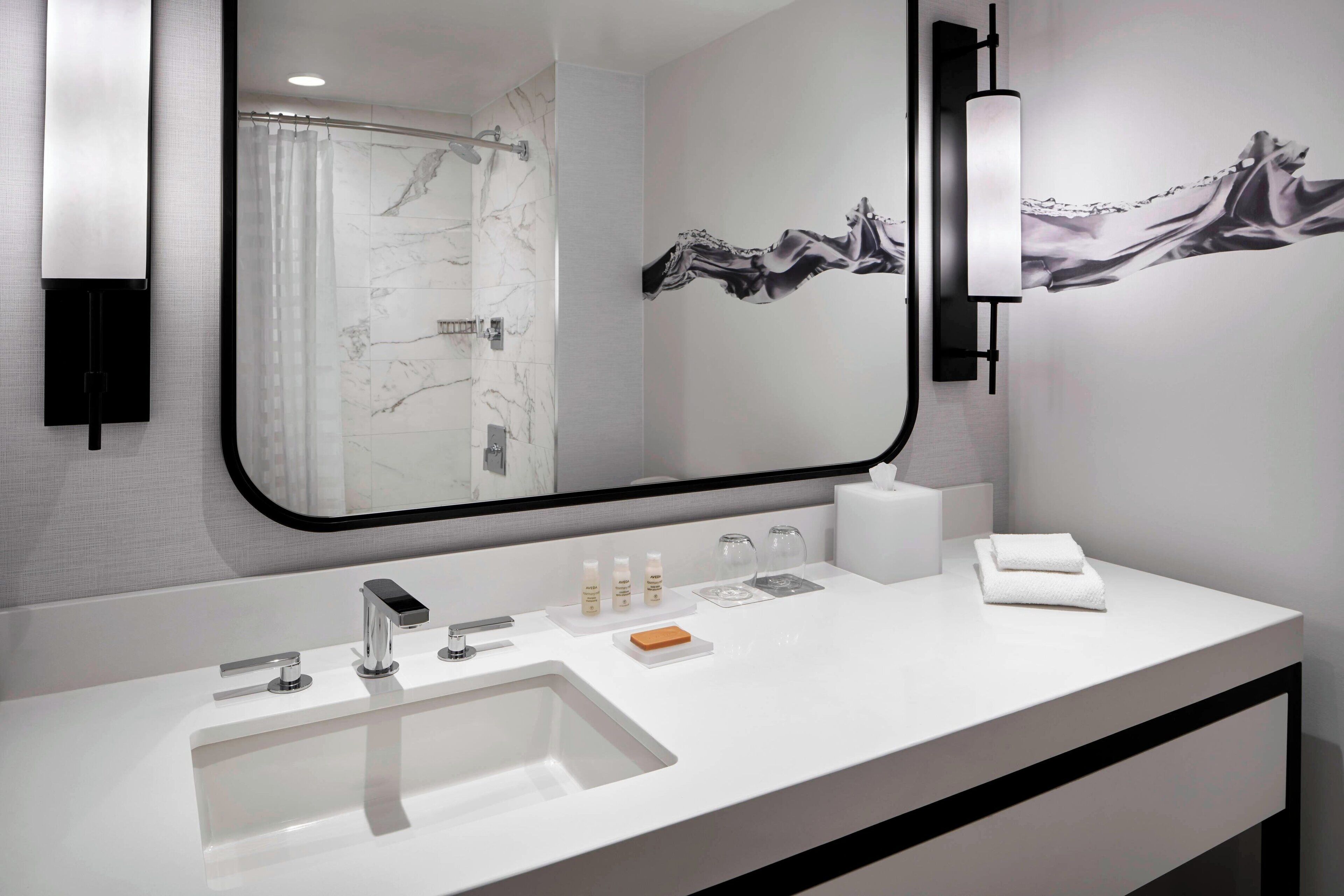 combined shower/bathtub, free toiletries, hair dryer, towels