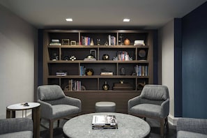 Serves lunch and dinner