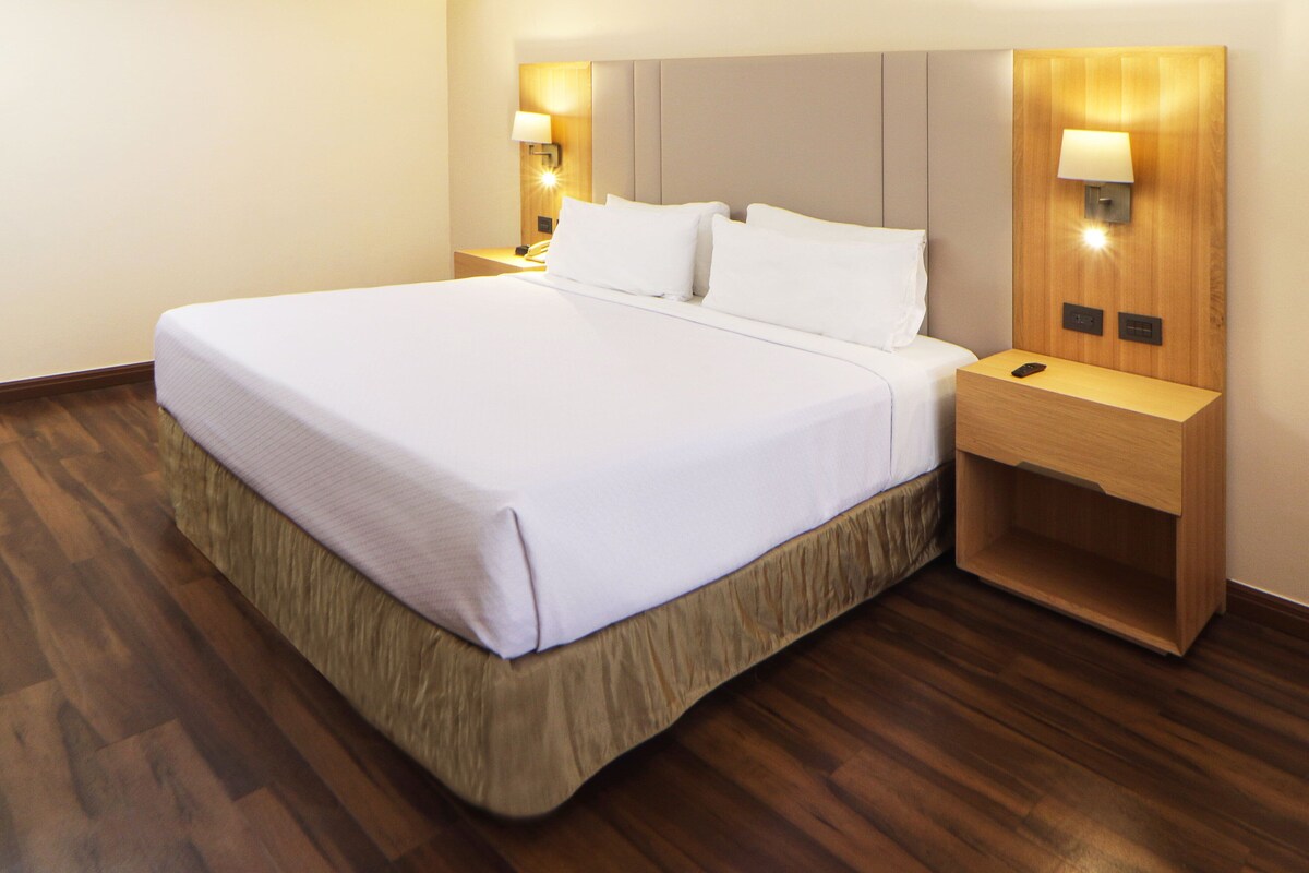 Premium bedding, down comforters, in-room safe, desk