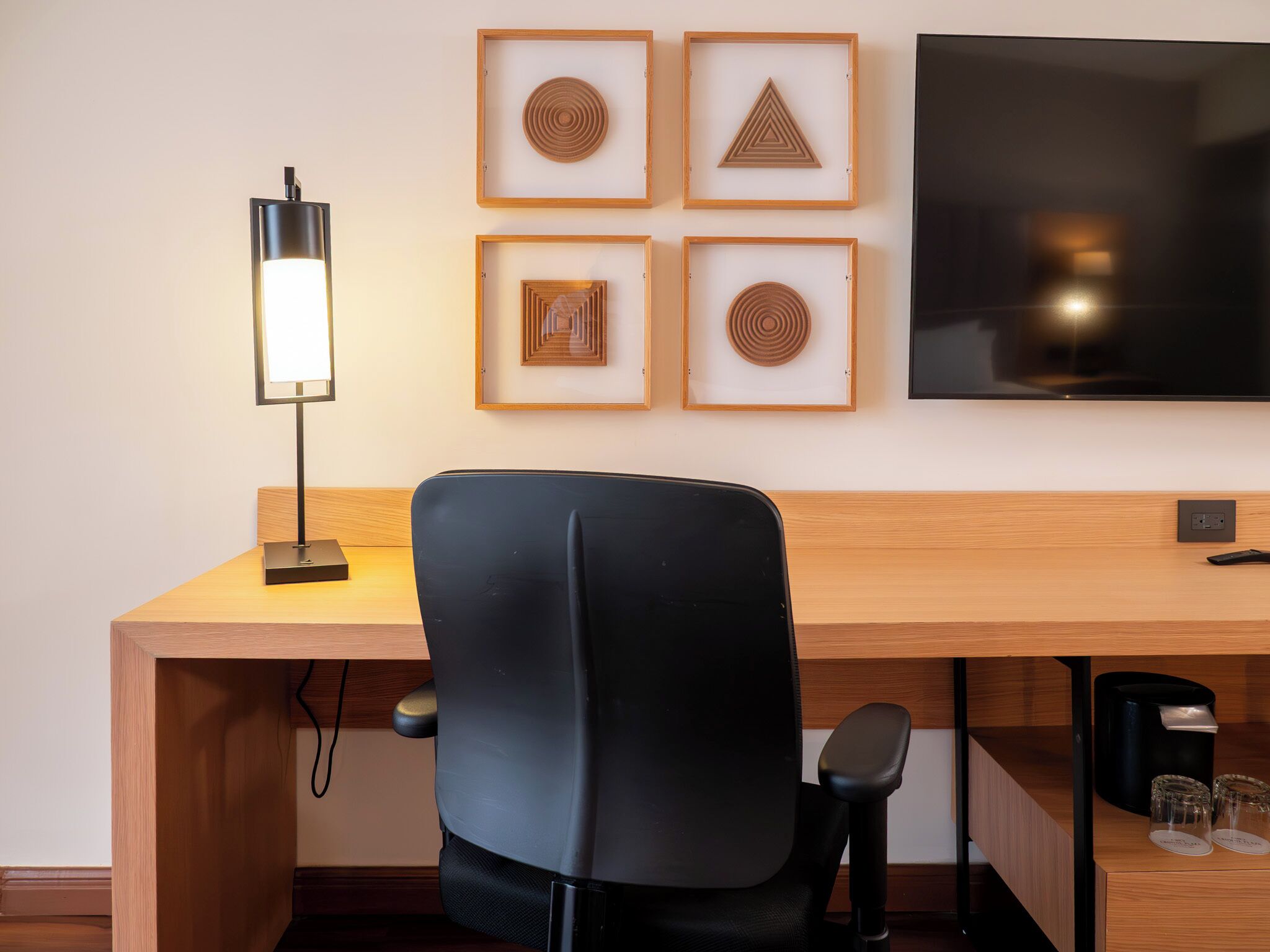 premium room | 1 bedroom, premium bedding, down duvets, in-room safe