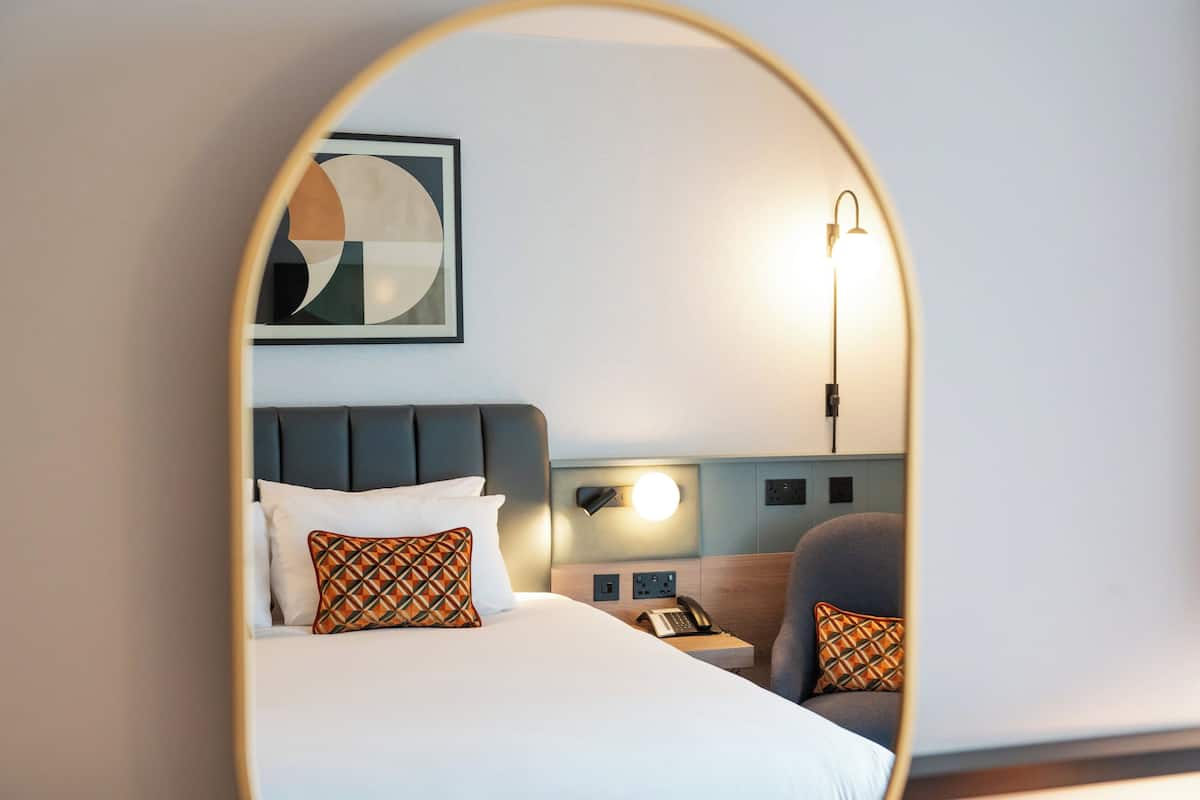 Camera Standard, 1 letto king (Upgraded, High Floor) | Biancheria da letto ipoallergenica, una cassaforte in camera