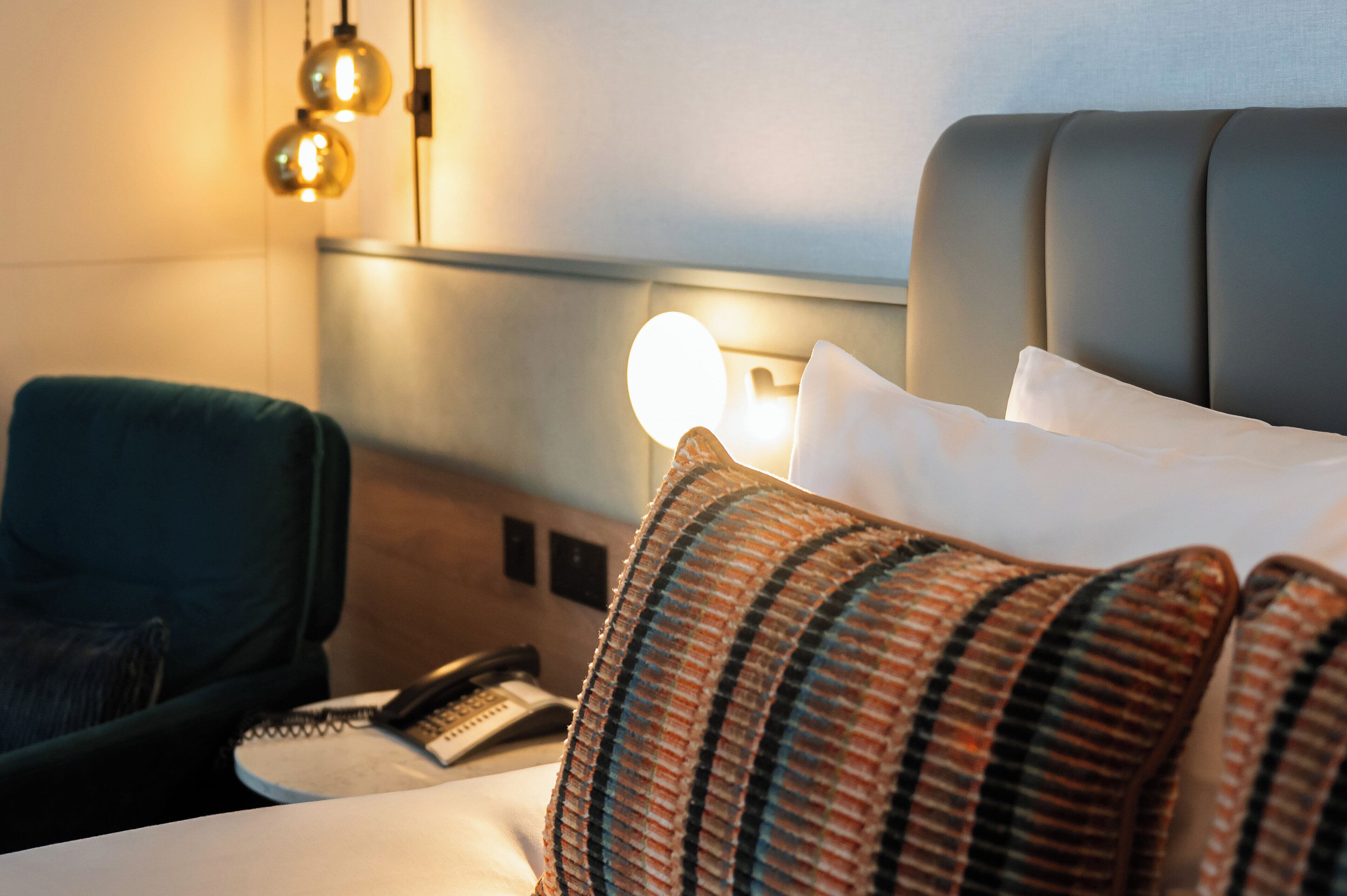 Premium Room, 1 King Bed, Club Lounge Access (Club Floor) | Hypo-allergenic bedding available, in-room safe, desk, laptop workspace