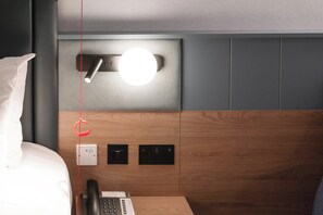 Habitación estándar, 1 cama doble, accesible para personas con discapacidad (Standalone Shower) | Ropa de cama hipoalergénica, caja fuerte, escritorio