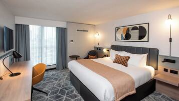 Standard Room, 1 King Bed (Upgraded, High Floor) | Hypo-allergenic bedding, in-room safe, desk, laptop workspace