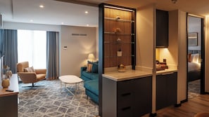 Suite, 1 Bedroom | Hypo-allergenic bedding, in-room safe, desk, laptop workspace