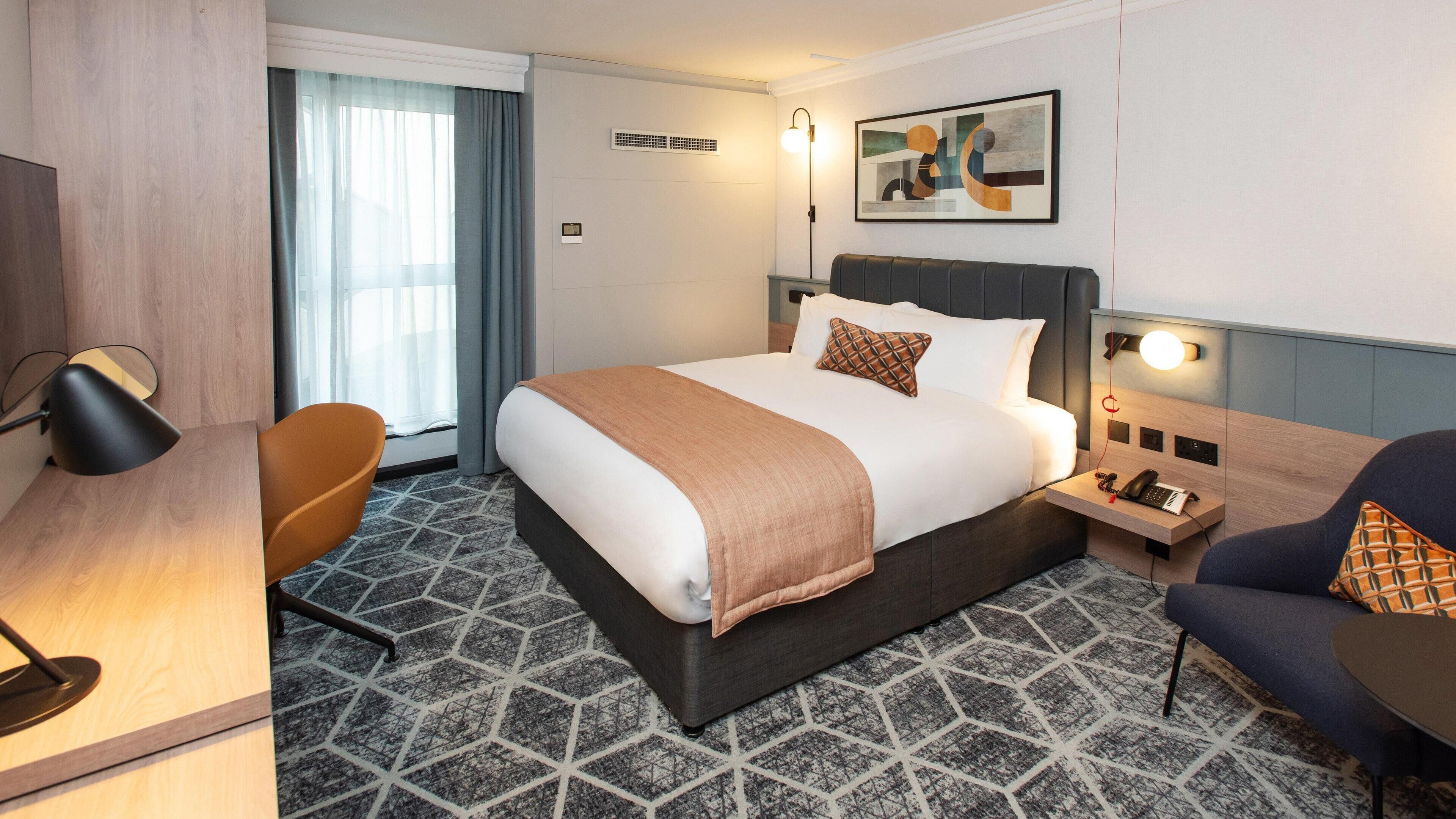 Hypo-allergenic bedding, in-room safe, desk, laptop workspace