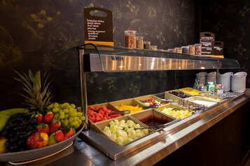 Sarapan prasmanan setiap hari (GBP 16.95 per orang)