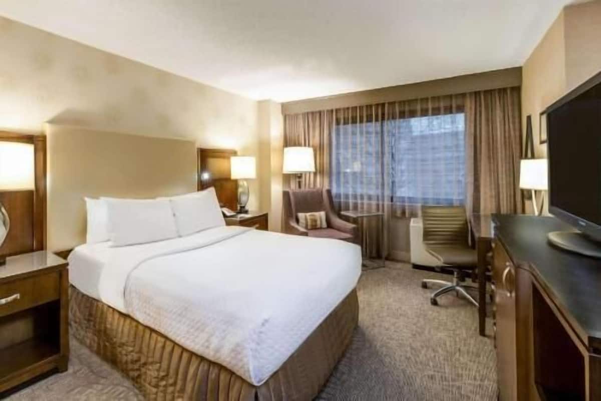 Premium bedding, pillowtop beds, in-room safe, desk