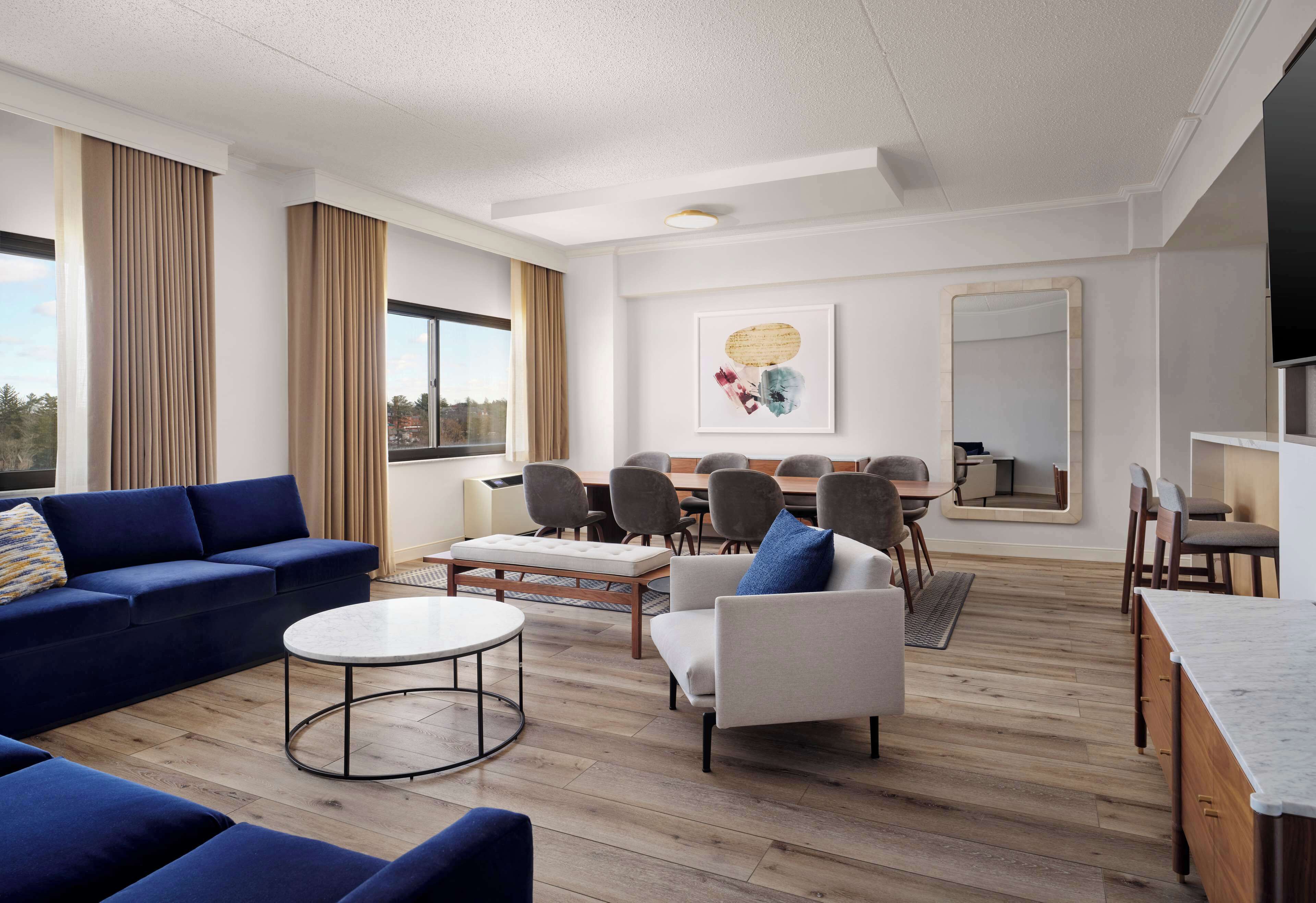 Ylelliset vuodevaatteet, pillowtop-patjalliset sängyt