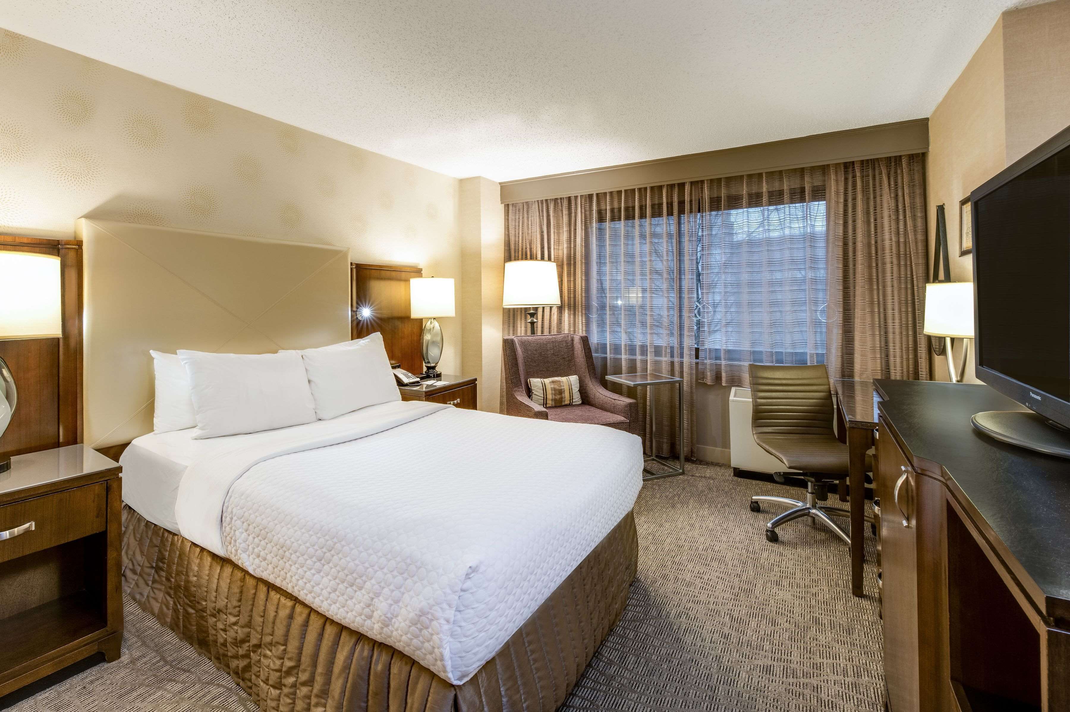 Premium bedding, pillow-top beds, in-room safe, desk