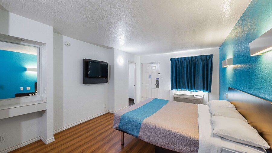 Motel 6 Grand Prairie, TX - Interstate 30