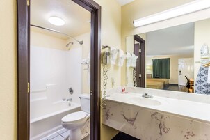 Camas com colchões pillow-top, cofres nos quartos