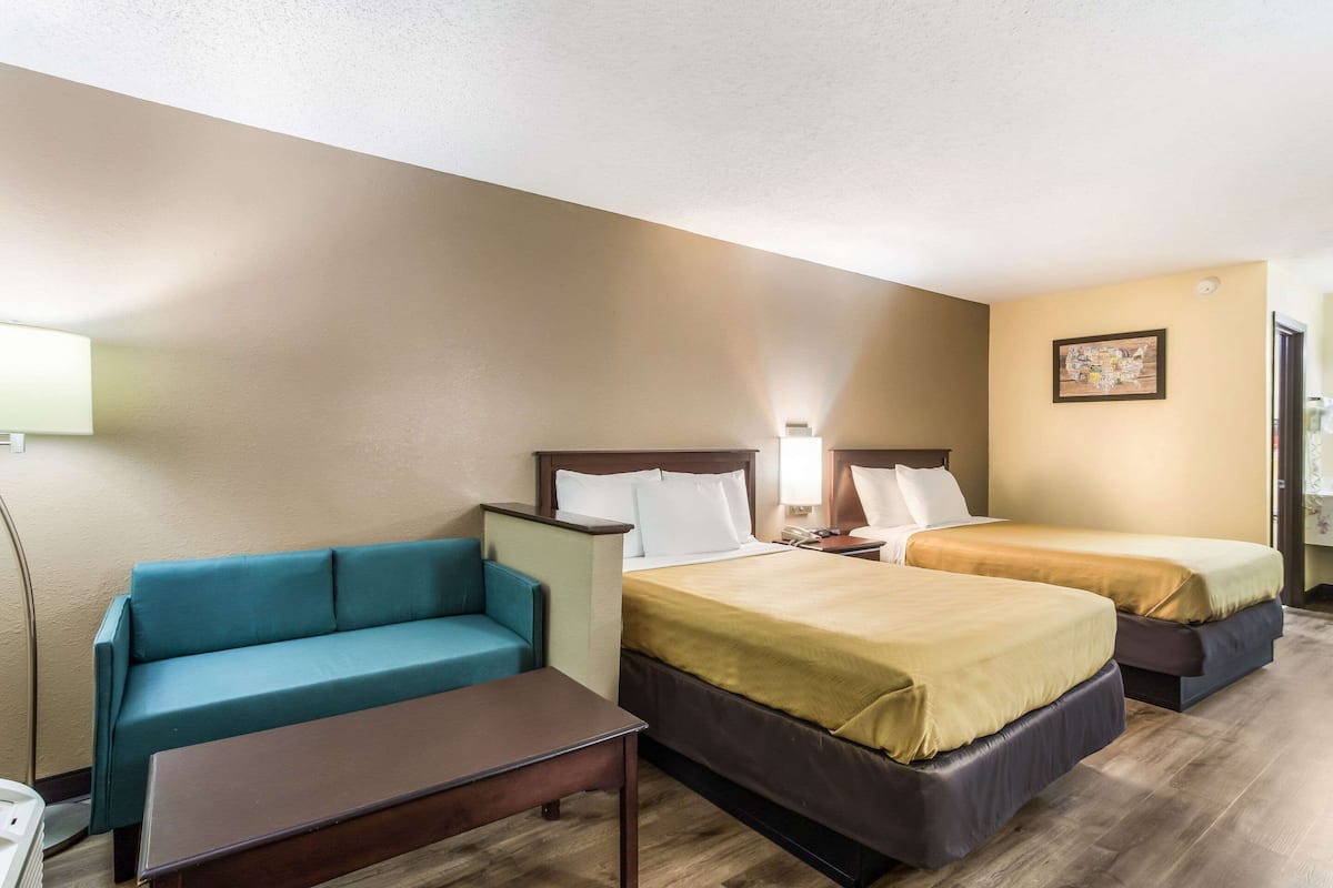 Pillowtop beds, in-room safe, iron/ironing board, free WiFi