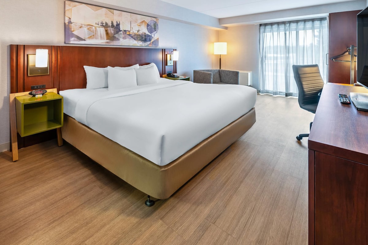 Premium bedding, pillow-top beds, desk, iron/ironing board