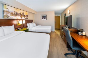 ห้องสแตนดาร์ด, เตียงควีนไซส์ 2 เตียง, ปลอดบุหรี่, ชั้นล่าง (First Floor) | เครื่องนอนระดับพรีเมียม, เตียงพร้อมฟูกเสริมที่นอน, โต๊ะทำงาน