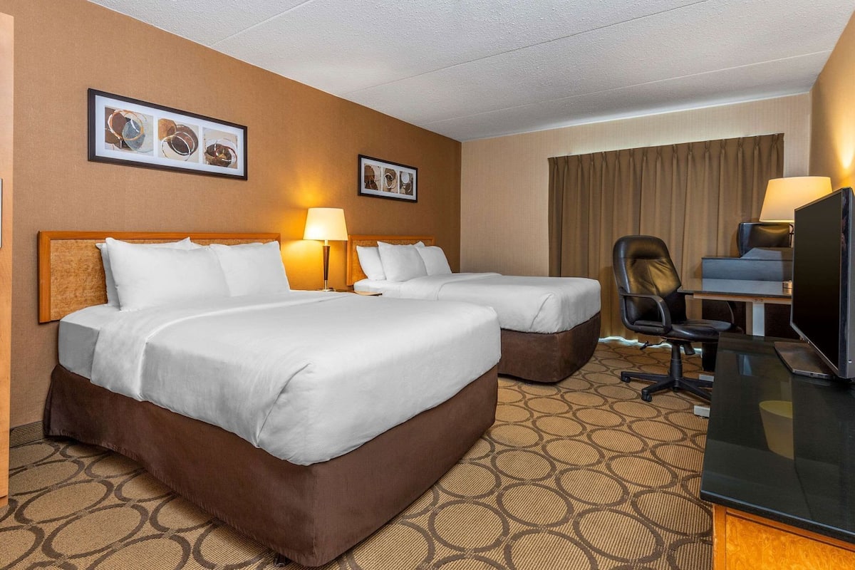 Premium bedding, pillowtop beds, desk, iron/ironing board