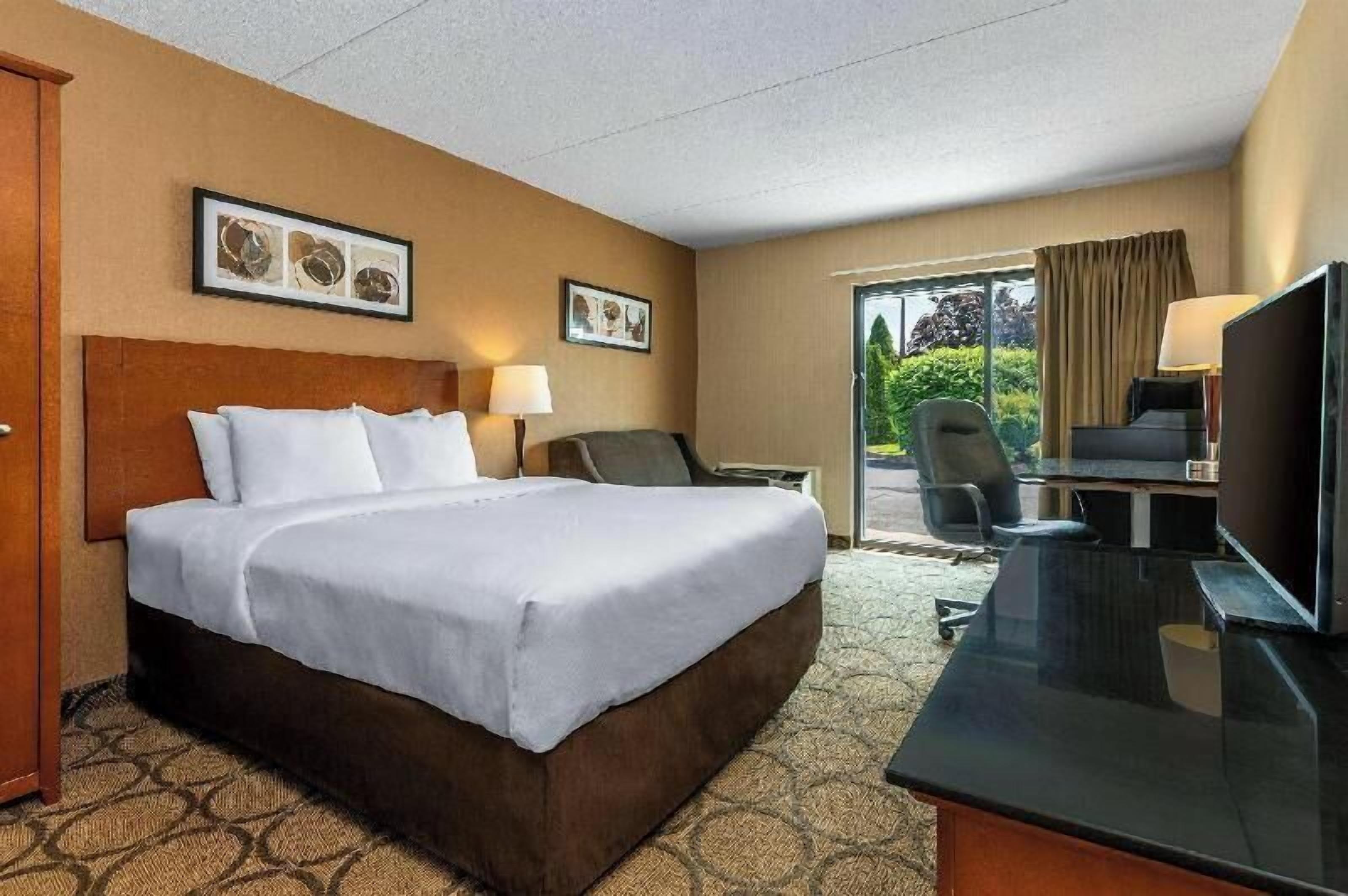 Premium bedding, pillowtop beds, desk, iron/ironing board