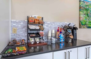 Free daily on-the-go breakfast - Extended Stay America Suites - Bristol (Bristol)