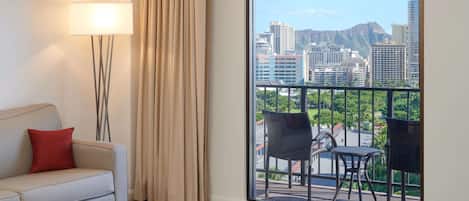 Suite – junior (Deluxe) | Senger med overmadrass, safe på rommet og blendingsgardiner