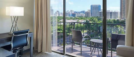 Chambre (Diamond Head View) | Surmatelas, coffres-forts dans les chambres, rideaux occultants