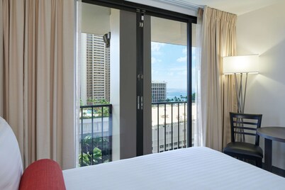 Aqua Palms Waikiki