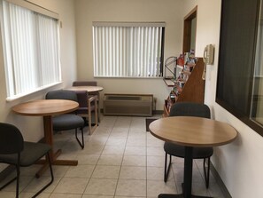 Restaurant - Americas Best Value Inn Champaign (Champaign)
