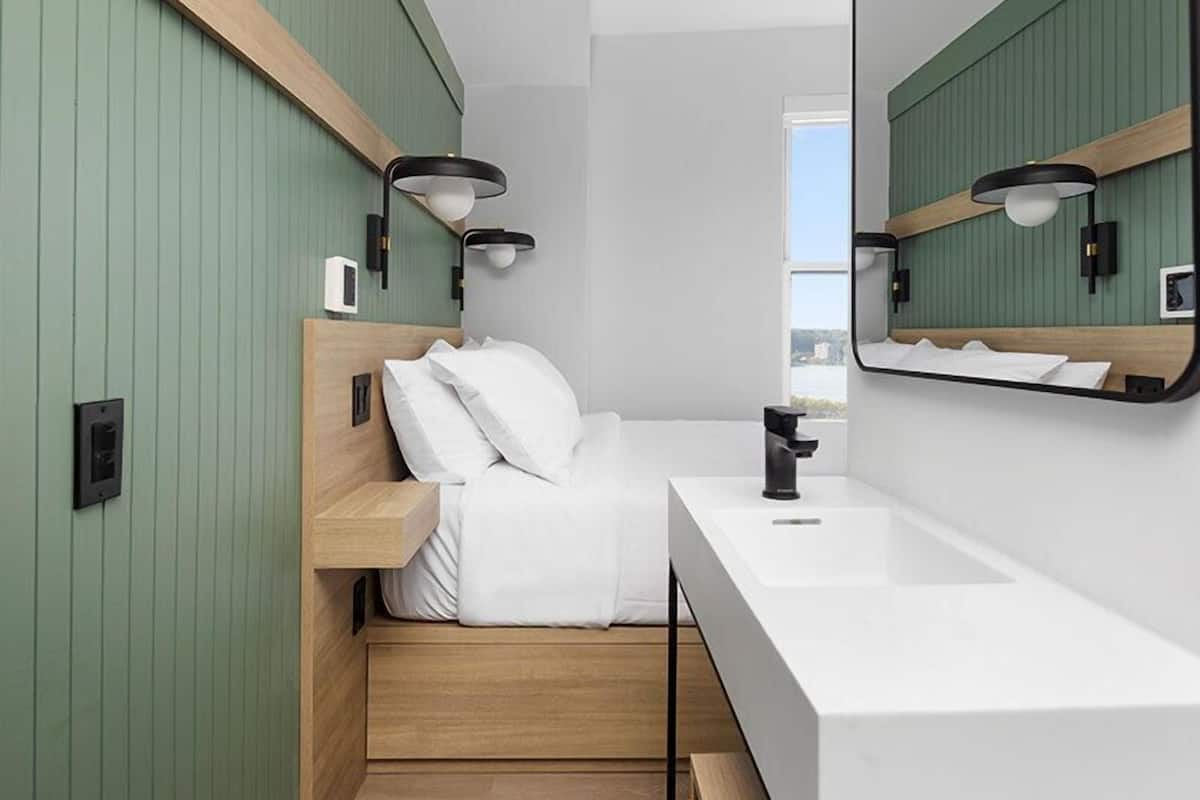 Standard Single Room, 1 Twin Bed, Private Bathroom, River View | In-room safe, individually furnished, free WiFi