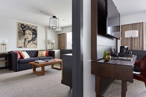 Suite (Consulate) | Premium bedding, in-room safe, desk, laptop workspace