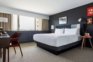 Suite (Consulate) | Premium bedding, in-room safe, desk, laptop workspace - Hotel Kabuki, part of JdV by Hyatt (San Francisco)
