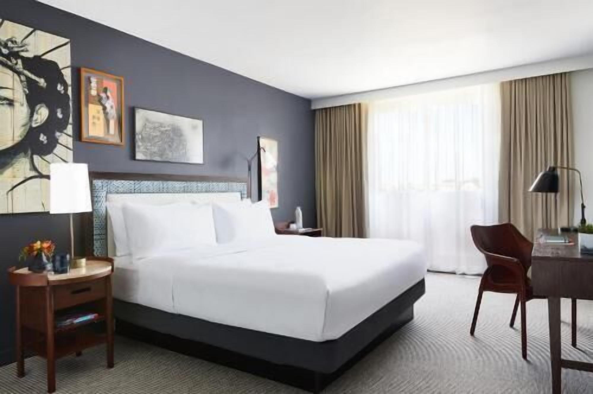 Premium bedding, in-room safe, desk, laptop workspace