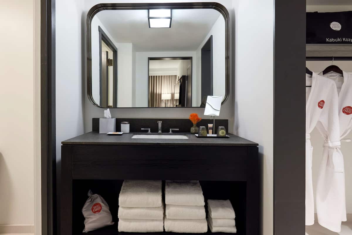 1 bedroom, premium bedding, in-room safe, desk
