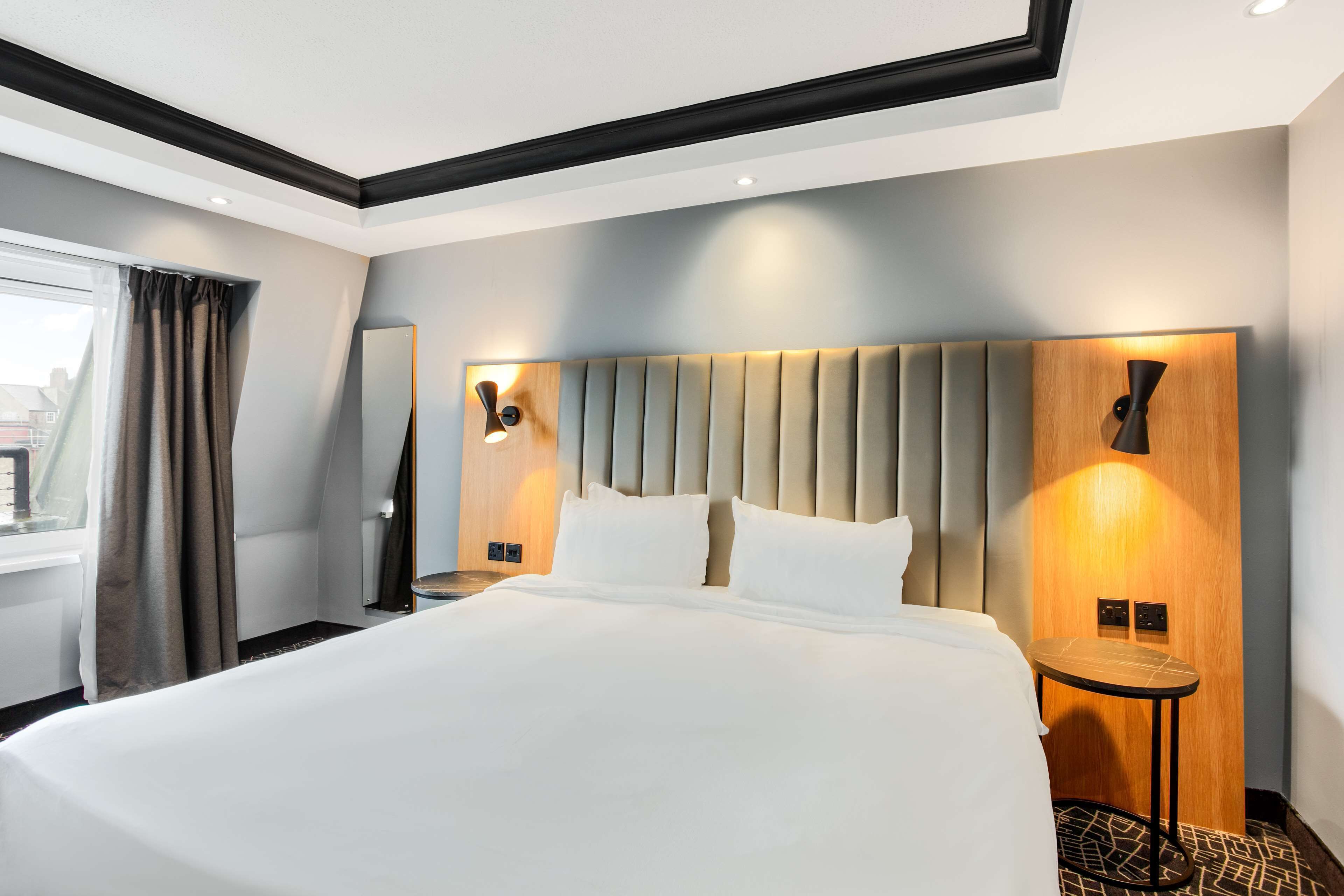 Habitación familiar | Ropa de cama hipoalergénica, caja fuerte, escritorio